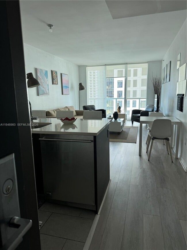 Photo - 500 Brickell Ave Unit 1704