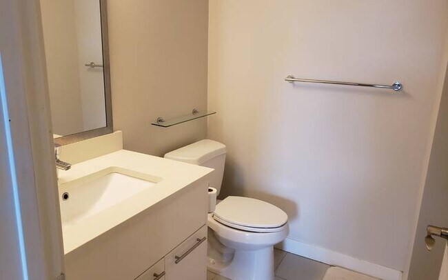 Photo - 415-3415 Hunter Rd