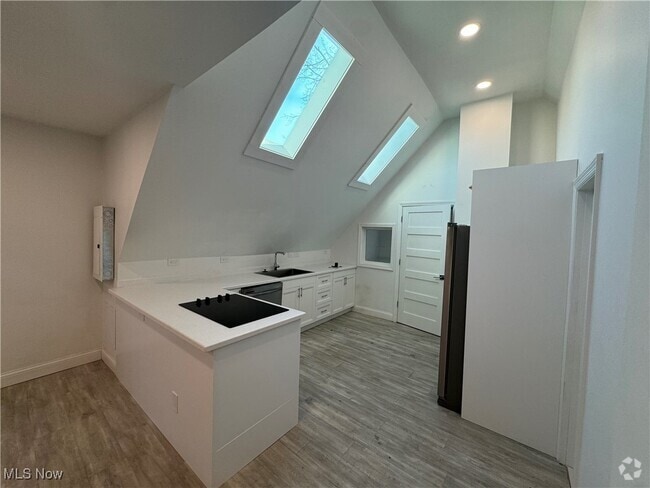 Building Photo - 2452 Thurman Ave Rental