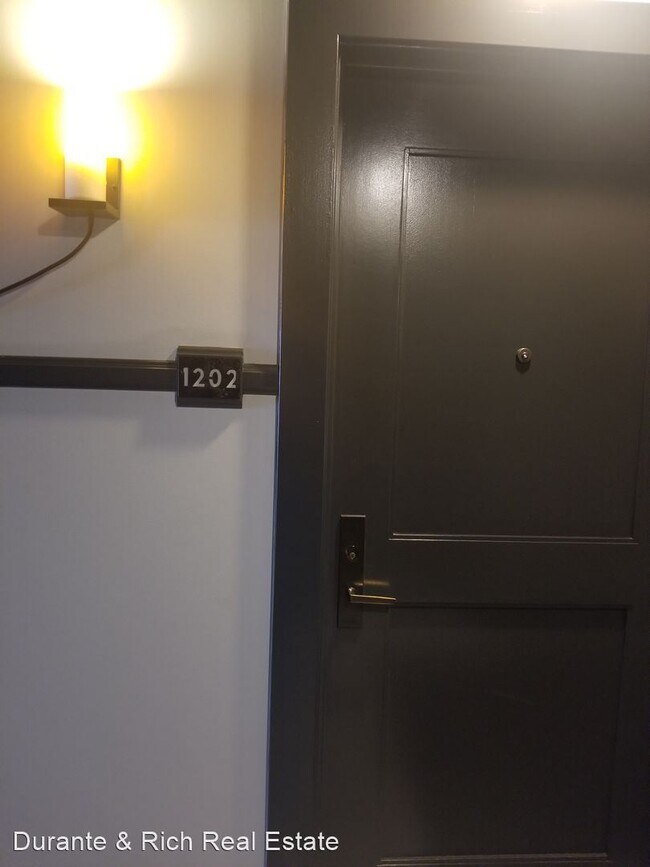 Photo - 1 br, 1 bath House - 460 S Spring Street #...