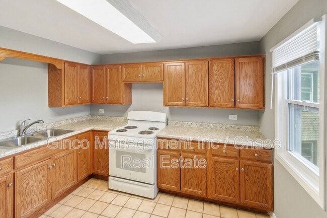 Photo - 621 Oneida St