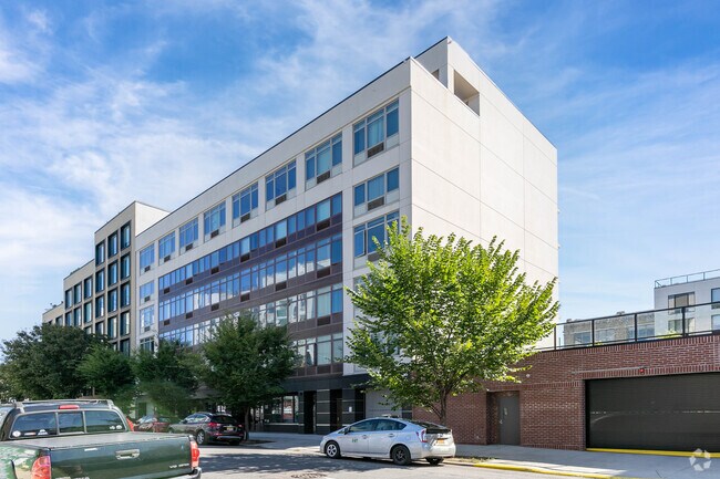 Photo - 37-25 33rd St