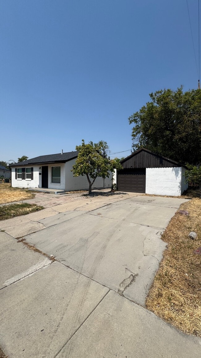 Photo - 1170 Illiinois Ave