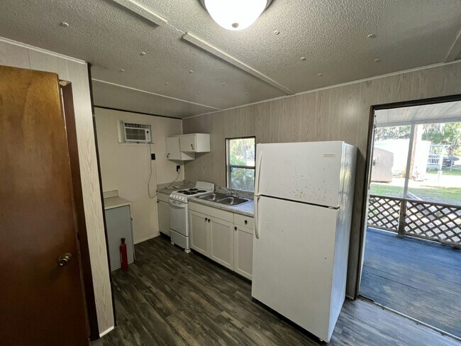 7963 Elliott Rd