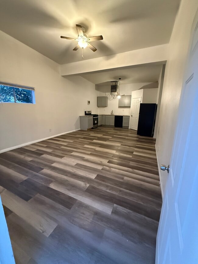 Photo - 2403 Maclovia Ln