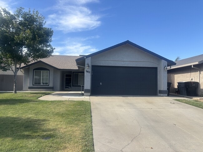 Building Photo - Riverbank 3 Bedroom 2 Bathroom Home