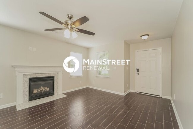 Photo - 3 Bedroom Pet-Friendly Home in Charlotte, NC with Main Street Renewal
