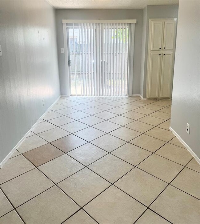 Photo - 112 Cockerham St