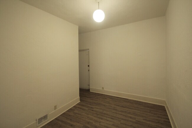 Photo - 419 Peebles St Unit 1