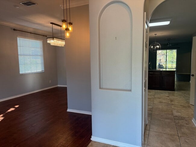 Photo - 5 BEDROOM HOUSE WITH PRIVATE POOL AND LAKE...