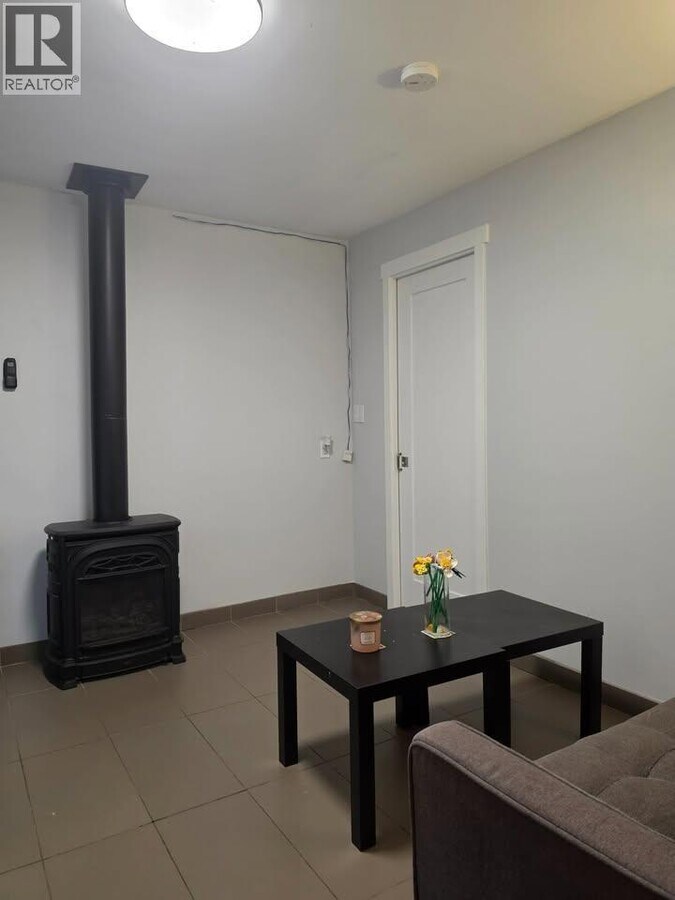 Photo - 737 Robinson St