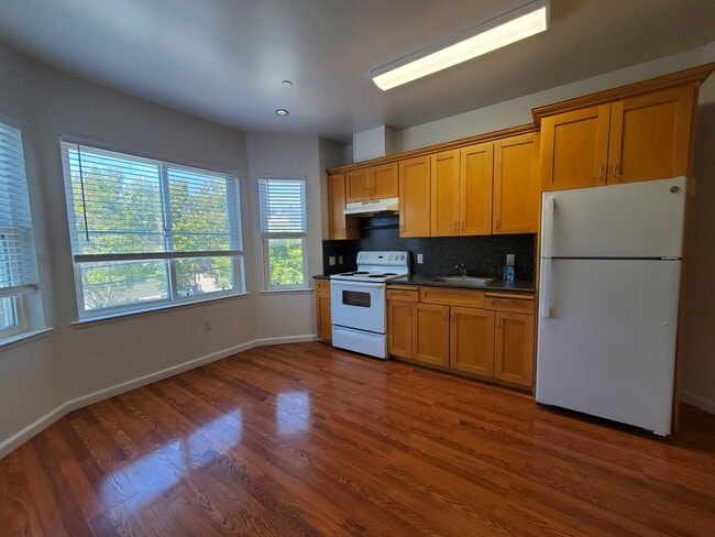 Building Photo - 805 Rutland-