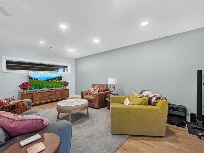 Photo - 712 Barbara St