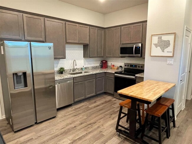 Photo - 16888 W Ivanhoe St