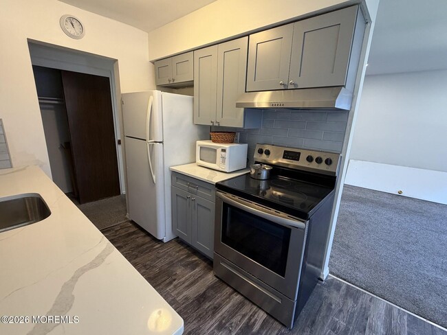 80 Manchester Ct Unit E