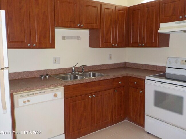 Photo - 3218 Vista Oaks Cir NE