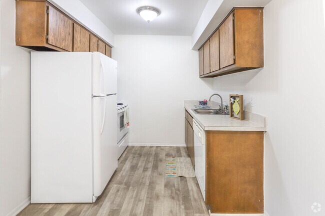 1 BR, 1 BA - Sterling - 750 SF