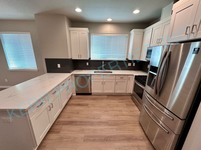 Charming 3-Bedroom Townhouse with 2.5 Baths and Spacious Living Area in Portland!