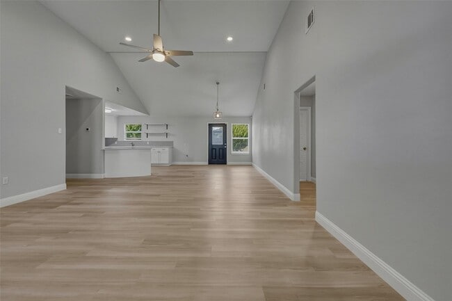 Photo - 324 Hillcroft Rd
