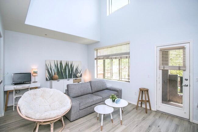 Photo - 2402 E 5th St Unit 1618