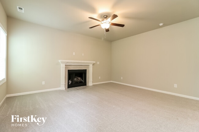 Photo - 177 Winter Red Wy