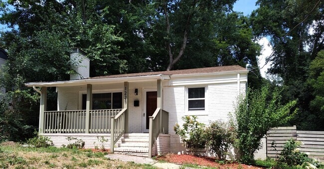 Building Photo - Move-in ready Ranch Style Home Located in ...