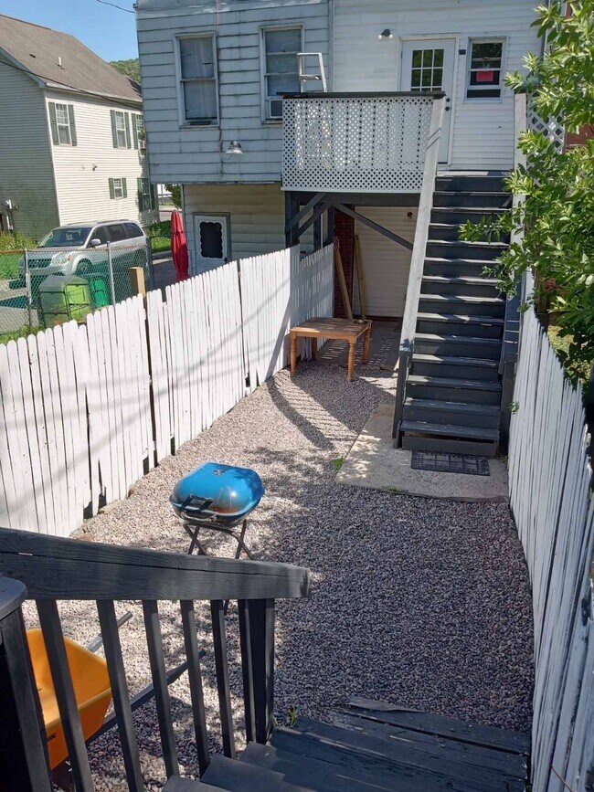 Photo - 403 W Centre St Unit 2 floor