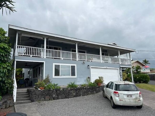 Building Photo - Furnished 3Bed, 2Bath Upstairs of House wi...