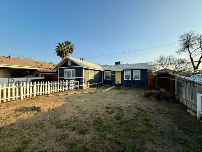 Building Photo - Charming 3 Bed/2 Bath N Bakersfield Home w/ $0 Deposit Option