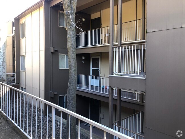 Building Photo - 1220 NW State St Rental