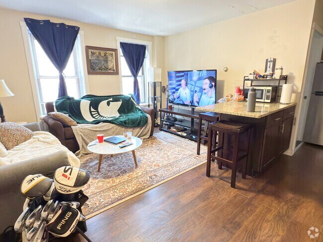 Building Photo - 1503 W Fullerton Ave Unit 2 Rental