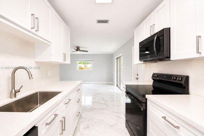 Photo - 2611 SW 13th Ave Unit 12