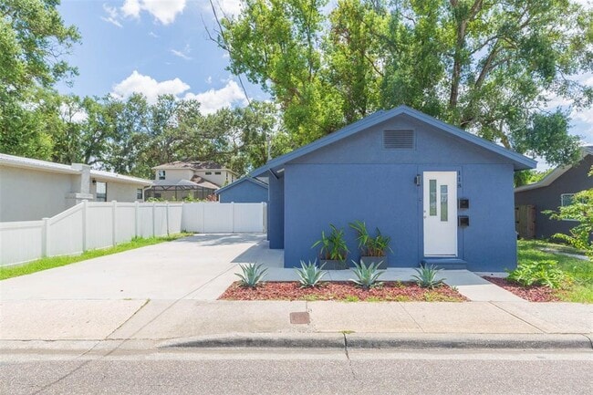 Building Photo - 118 W Sligh Ave Rental