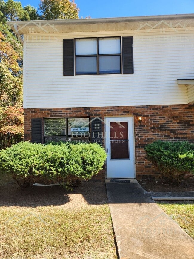 Building Photo - 108 Woodland Dr Unit F