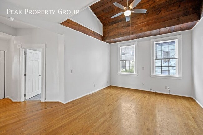 Photo - 12 W Hollister St Unidad 2