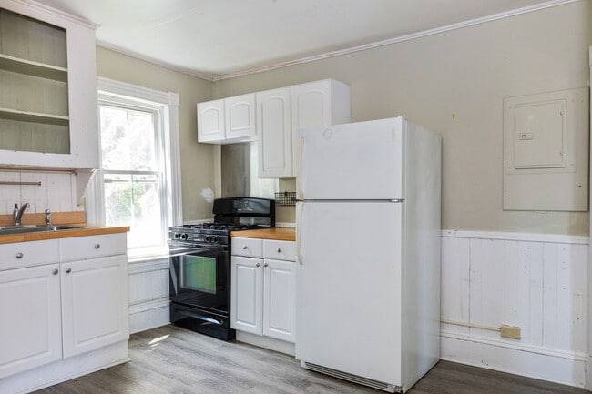 Unit 3 Kitchen - 1-5 Pine Pl