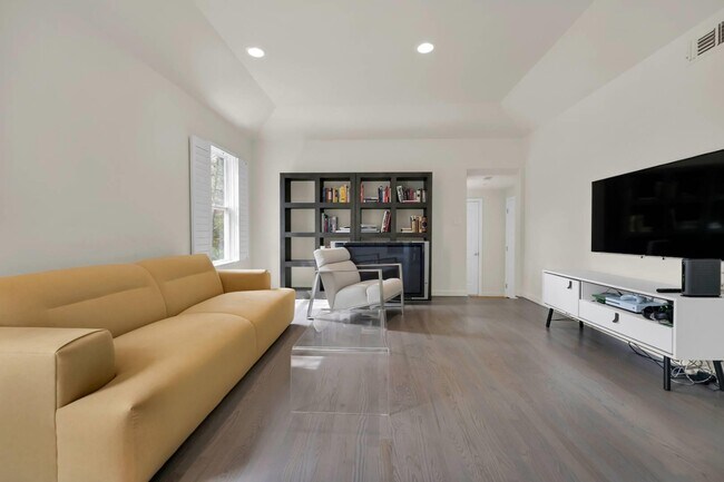 Photo - 26 Lakeside Ln