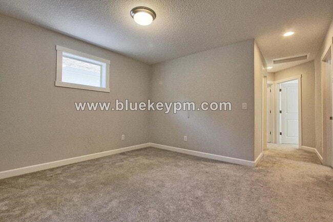 Photo - 3 Bed,2.5 Bath Townhome at the Landing At ...