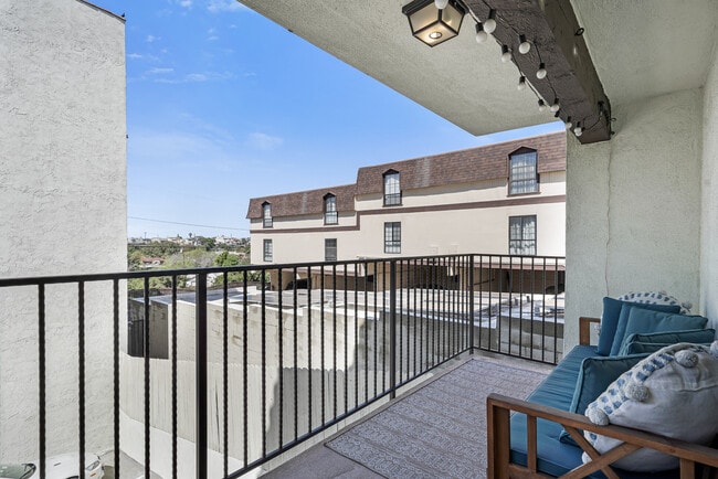 Balcony - 1720 Ardmore Ave Unit 111