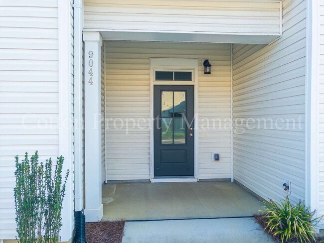 9044 Laurel Bay Ln