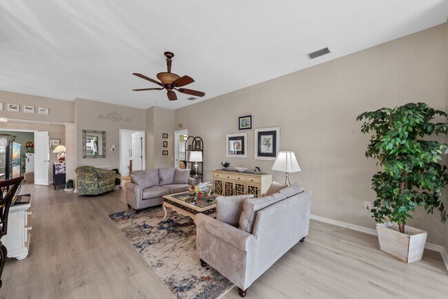 Photo - Rarely available Pool villa in Colonial Country Club!