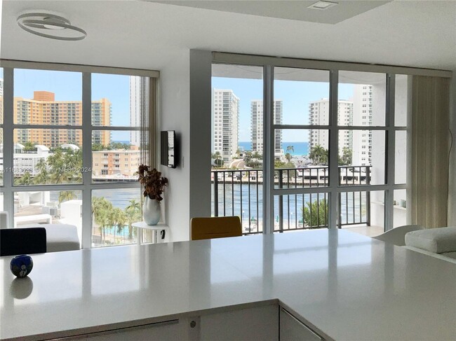 Building Photo - 800 Parkview Dr Unit 708 Rental