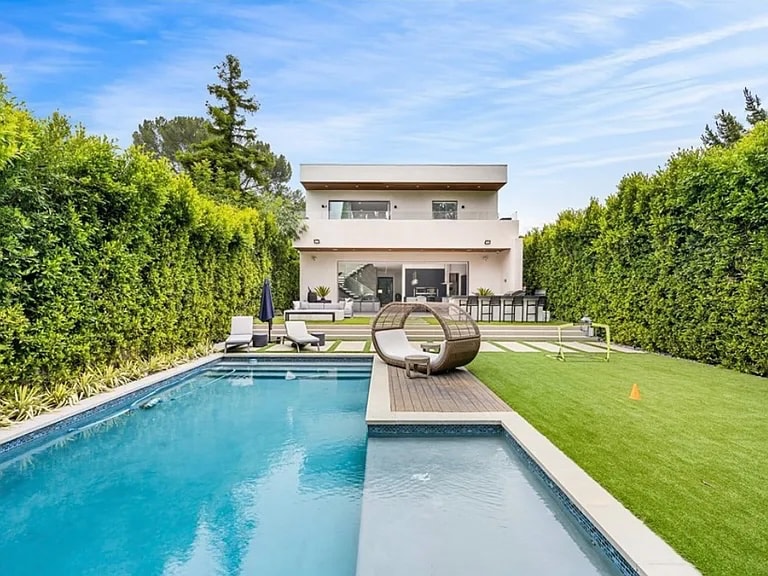 Photo - 15231 Greenleaf St