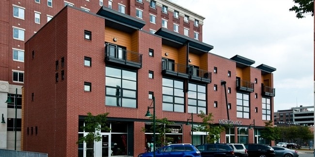 Avenue on College