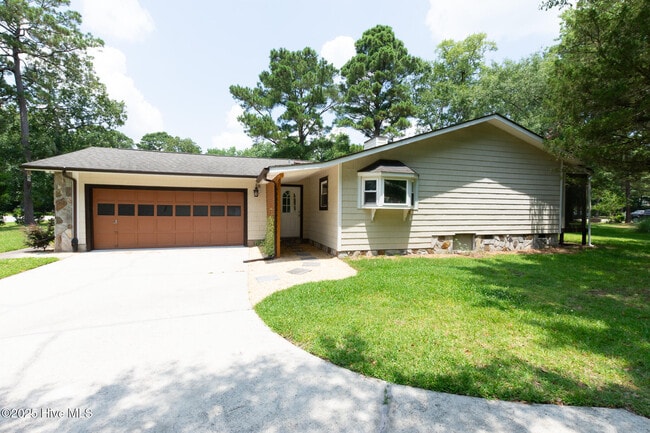 Building Photo - 110 Deerfield Rd Rental