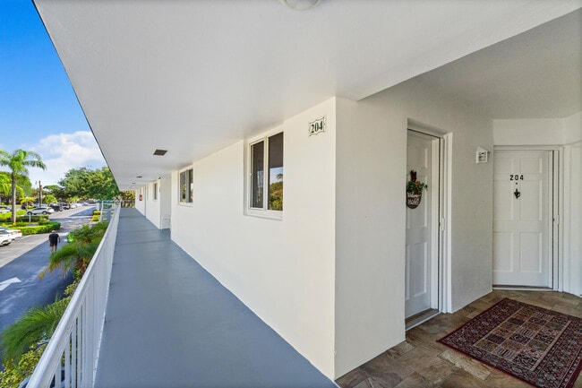 4 Westwood Ave Unit 204