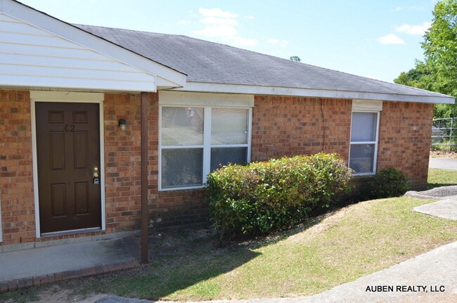 Photo - 2 Bedroom Duplex - Section 8 OK!