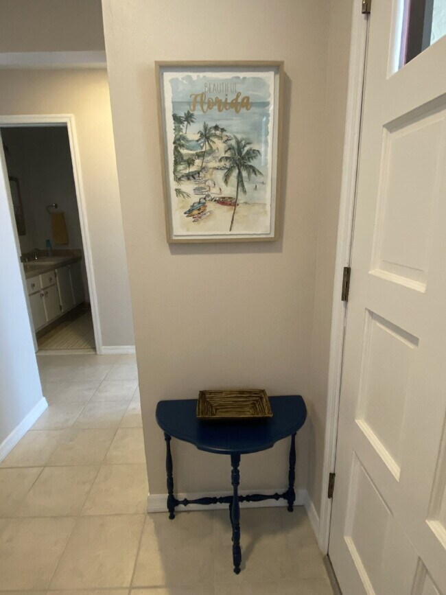 Photo - "Fully Furnished 2-Bed Condo Oasis in Tarpon Springs – Your Cozy Retreat Awaits!"