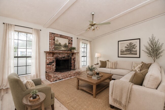 Building Photo - 702 Tara Plantation Dr