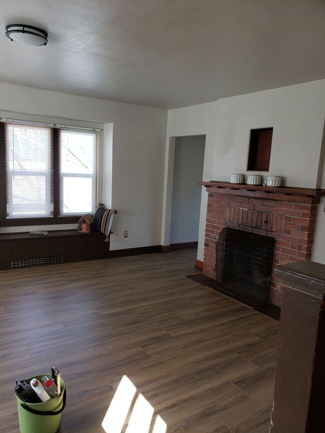 Photo - 935 NE Maple St